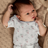 Lil' Atelier rövid ujjú body Duna Slim Coconut Milk Strawberry NBFRACHELLO